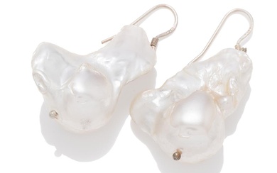 Baroque Pearls on Sterling Silver Hooks L: 5cm