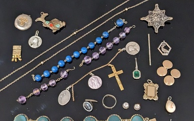 Bijoux et débris en argent (800 et 925) : bracelet orné de médaillons façon jaspe...