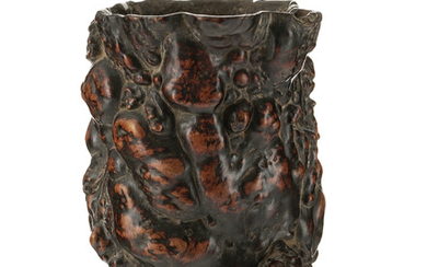 Bitong (pot à pinceaux) en bois noueux, Chine, dynastie Qing, h. 21,5 cm