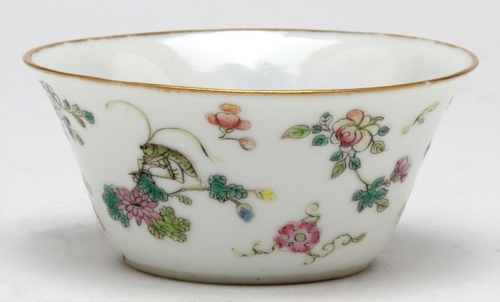 Bowl - Porcelain - A Famille Rose Enamel Floral Cricket Bowl, Daoguang Six Character Mark And Of The Period - China - Daoguang (1821-1850)