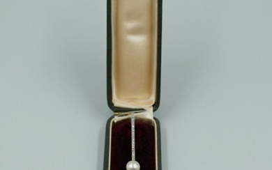 Broche en platine sertie d'une ligne de diamants... - Lot 61 - Copages Auction Paris