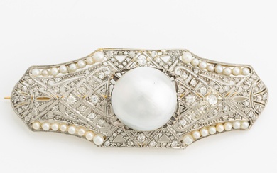 Brooch in 18K gold and platinum with a cultured half-pearl, pearls, diamonds in various cuts, and white stones