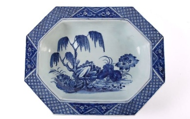 CHINESE BLUE AND WHITE PORCELAIN DEEP PLATTER