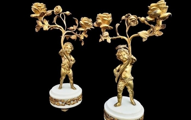 Candelabra, Putti holding aloft a two-light Rose Branch (2) - Napoleon III - Carrara Marble, Ormolu & Bronze - 19th century