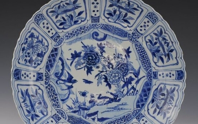 Charger, cracked porcelain (1) - Blue and white - Porcelain - Landscape with flowers and geese - China - Wanli (1573-1619)