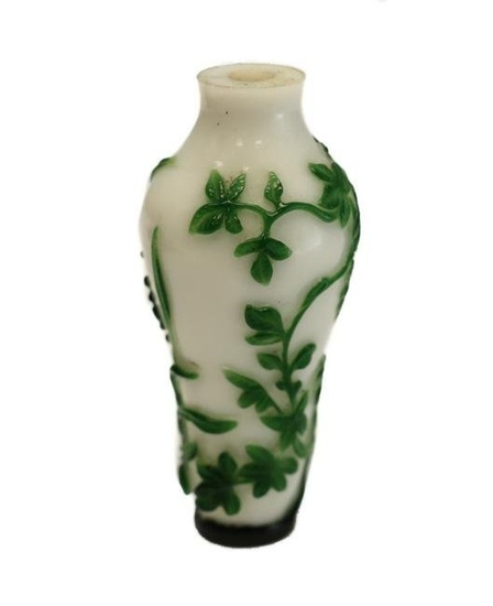 Chinese Peking Glass Green to White Snuff Bottle