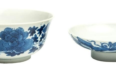Chinese Tea Cup and Cover, underglaze blue and white