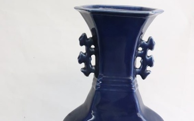 Chinese early 19th century porcelain vase