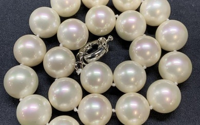 Chunky White Faux Pearl Choker Necklace