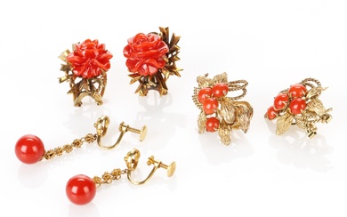 Collection earrings of gold with red coral (6)