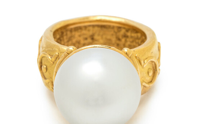 DENISE ROBERGE, HIGH KARAT GOLD AND CULTURED SOUTH SEA PEARL RING