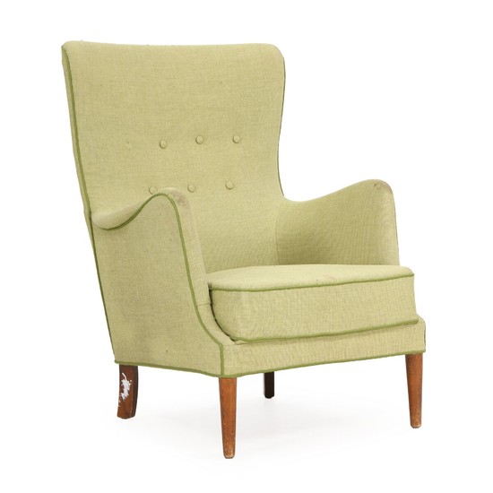 Danish furniture design: Easy chair with legs of beech, upholstered with green, button fitted wool. 1940–1950s.