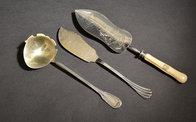 Set in silver including a shovel, the spatula with palmette...