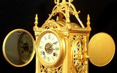 French Empire - XIX Th Century - Rare Gothic Cathedral clock in openwork bronze - 2 Sphinx - - Signed "MARTI" Master watchmaker of the Emperor - Bronze - Mid 19th century
