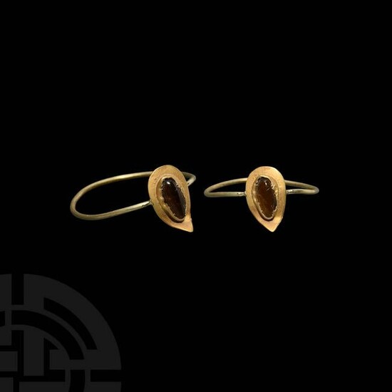 Gold Ring with Teardrop Garnet