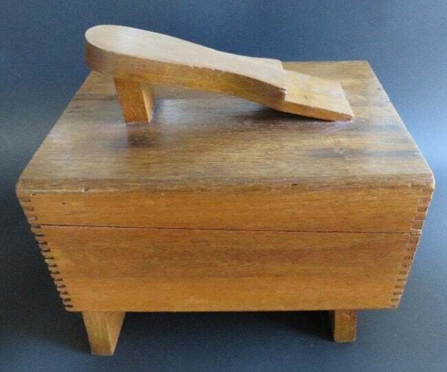 Griffin Shinemaster Oak Wood Box, Mid-Century 1940s-60s