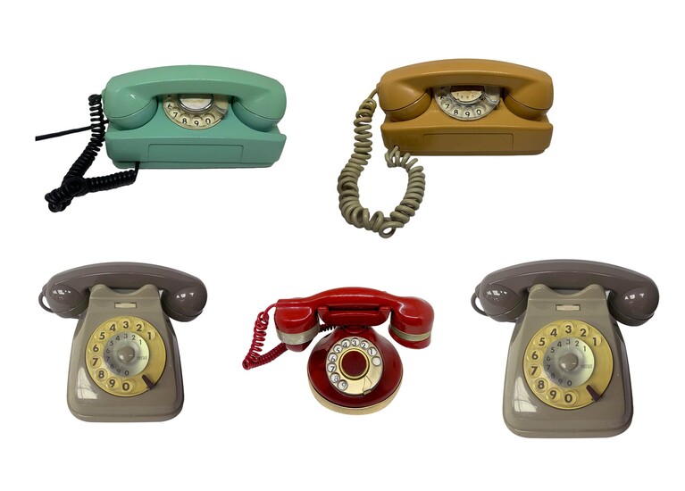 Gruppo di 5 Telefoni vintage. 1 da muro grigio, Fatme modello DBGF...