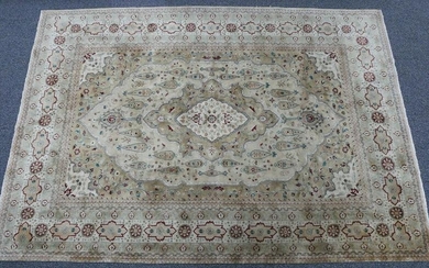 Hand Knotted Yilong Design Wool Rug