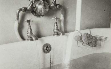 Henriette Theodora Markovitch, dite Dora MAAR 1907 - 1997 Trait de lumière tombant dans une baignoire, c. 1935