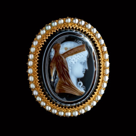 ITALIAN OR FRENCH, FIRST HALF 19TH CENTURY | CAMEO WITH A YOUNG WOMAN WEARING A DIADEM