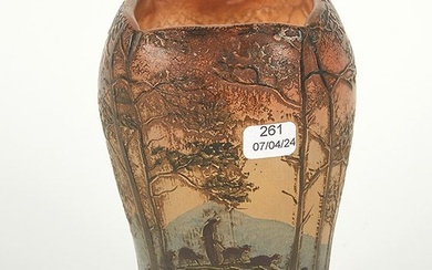 LEGRAS François Théodore (1839/1916). Vase de forme balustre en verre multicouches émaillé à décor tournant...