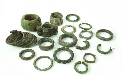 LOTTO DI MONILI DATAZIONE: 600-300 a. C. MATERIA E TECNICA: bronzo fuso e...