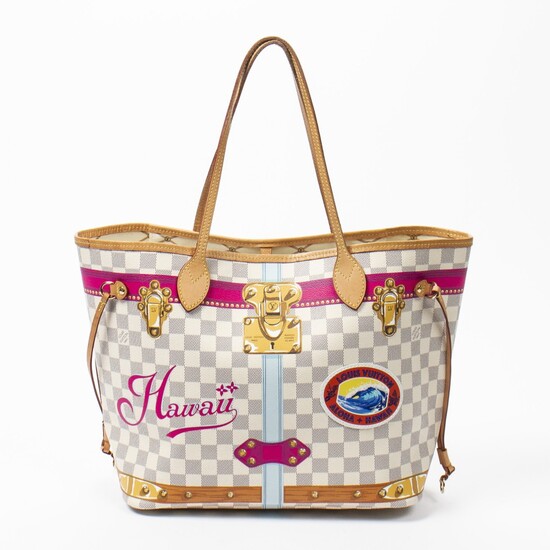 LOUIS VUITTON | IVORY AND PINK LIMITED EDITION VOYAGES HAWAIIAN TRUNK DAMIER AZUR NEVERFULL MM WITH GOLDEN BRASS HARDWARE