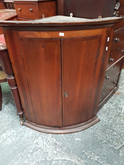 Late Georgian Oak, Elm & Mahogany Hanging Corner Cabinet, with two arched cross-banded frame door
