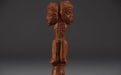 Lulua - statuette Janus - Rep.Dem.Congo Cette oeuvre fait partie d'une collection d'objets récoltés vers...
