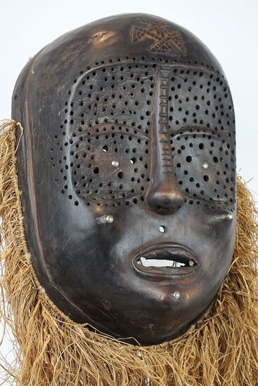Mask - Raphia, Wood - Fine Chokwe of Luluwa Mask. - Chokwe - Congo DRC