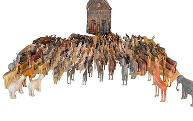 An impressive carved and painted Noah's Ark, Erzebige - Miniature figurine (233) - Wood