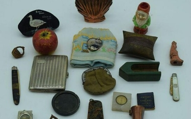 Miscellaneous group of small items purses, penknife's