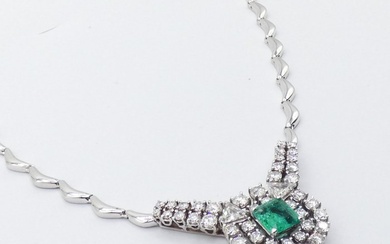 Necklace with pendant - White gold Emerald