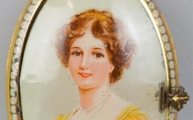 OVAL PORTRAIT TIN, HUNTLEY AND PALMERS BISCUITS, LONDON