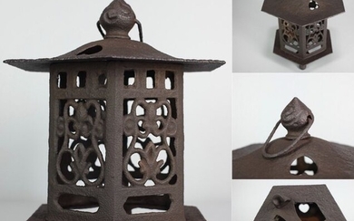 Okimono (1) - Cast iron - Ancient and unique cast iron lanterns - Japan - 19th century