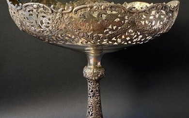 Openwork silver bowl with floral decoration decorated with...