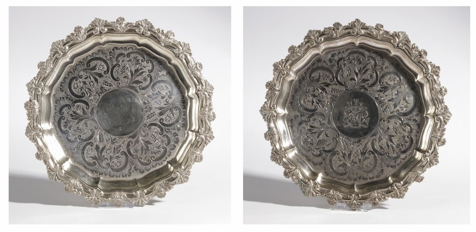 Paar runde Platten mit dem Wappen der Familie Rothschild