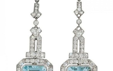Pair of long earrings with movement. Art deco style in platinum with brilliants weighing ca. 2 cts.