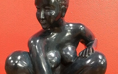Patrick BERNOUIN (1949) "Femme assise" Bronze à patine verte numéroté 5/8 cachet du fondeur H:27...