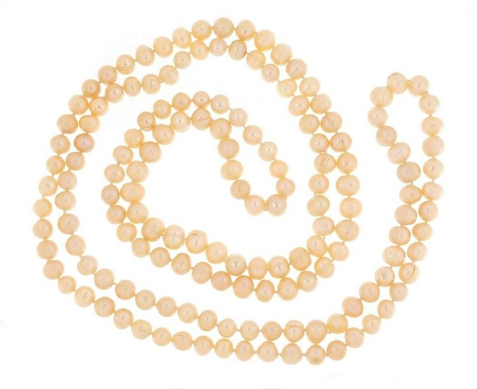 Pink cultured pearl necklace, 120cm in length, 90.5g