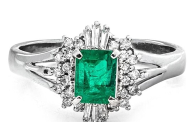 Platinum - Ring - 0.70 ct Emerald - 0.27 ct Diamonds - No Reserve Price