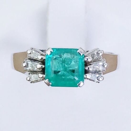 Platinum - Ring - 0.92 ct Emerald - Diamond