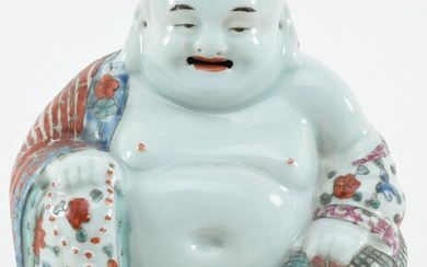 Porcelain buddha. China. Early 20th century. Seated