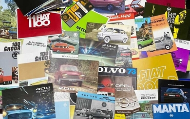 Quantity of International Vehicle Sales Brochures Offered without reserve