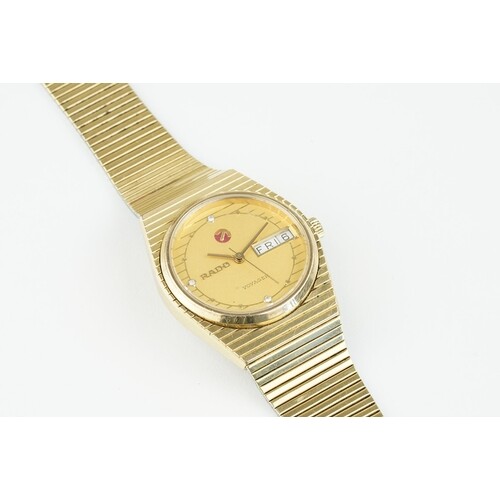 RADO VOYAGER DAY DATE WRISTWATCH, circular gold dial with ho...