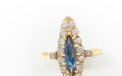 RING in 18K yellow gold holding a shuttle sapphire in...