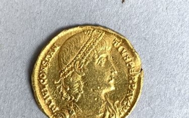 ROMAN GOLD COINS. Constance II, Solidus struck in...