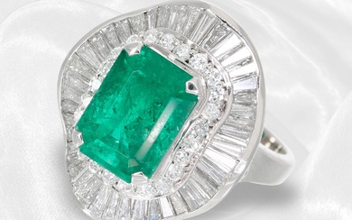 Ring: exclusive, formerly very expensive emerald/diamond goldsmith ring with 'Ballerina' setting, one-of-a-kind made of platinum, natural 'Muzo-Green' emerald ca. 3,12ct, incl.GRS report