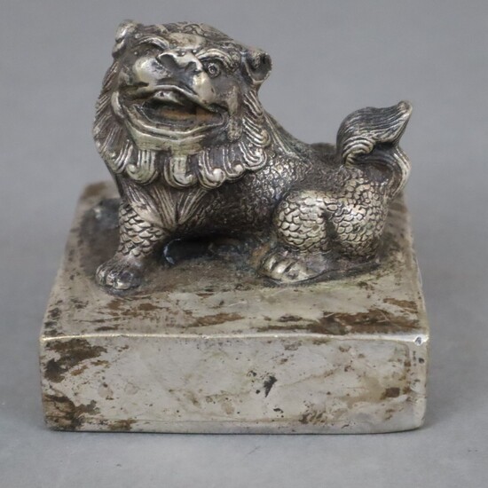 Sceau avec chien Fo - Chine, 20e siècle, bronze blanc, figure ronde de chien Fo...