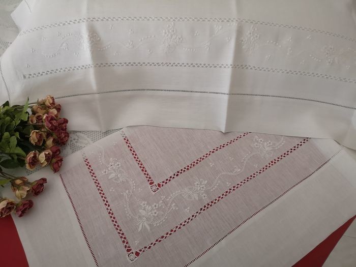 Spectacular!! Pure linen sheet with full-stitch embroidery completely by hand - Linen - After 2000